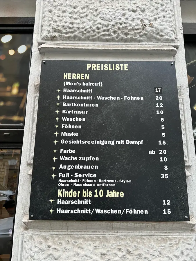 Die Preistafel neben dem Eingang
